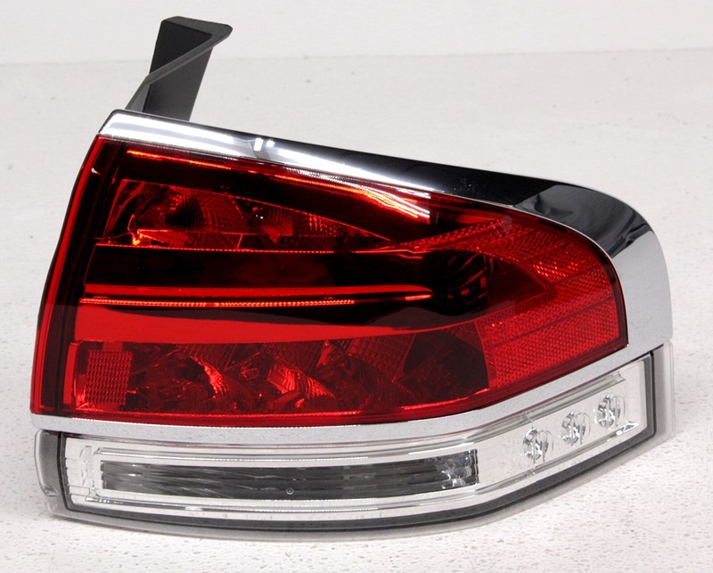 OEM Lincoln MKX Right Passenger Side LED Tail Lamp BA1Z-13404-A Lens Chip