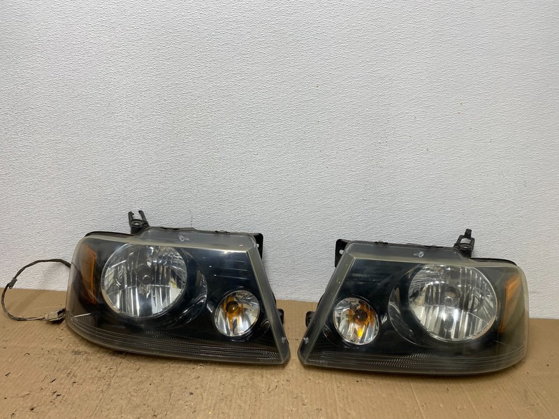 2004 to 2008 Ford F-150 F150 Left+Right Halogen Headlights AC0152 DW