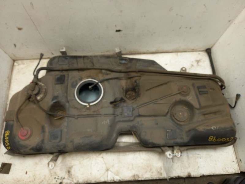 04-10 TOYOTA SIENNA LE 3.5L FUEL TANK FWD