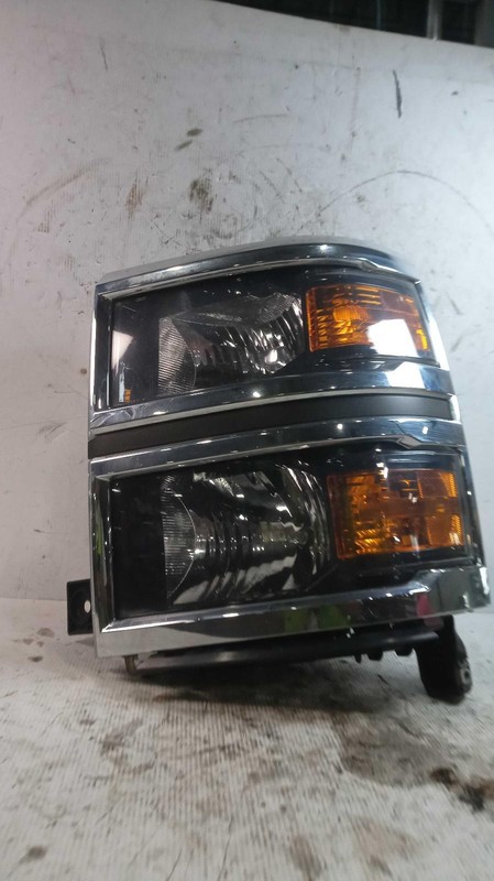 2015 Chevrolet Silverado 1500 Left Headlight Assembly Blue OEM 239604 145K Miles