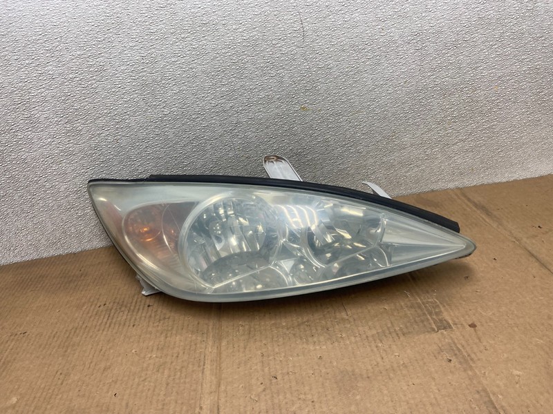 2002 to 2004 Toyota Camry Halogen Headlight Right Passenger Rh OEM AA6207 DW