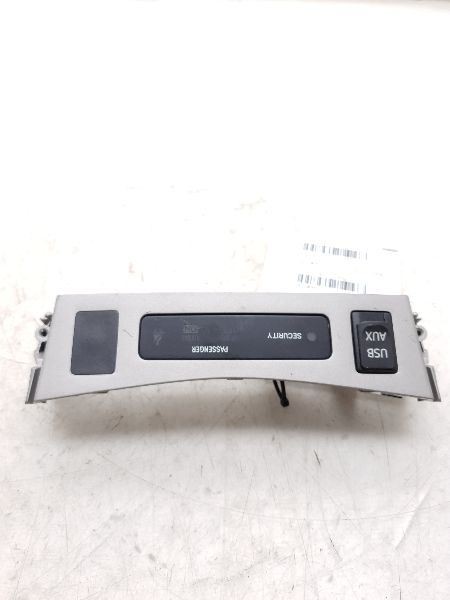2013 TOYOTA COROLLA LE USB / AUX PORT WITH BEZEL