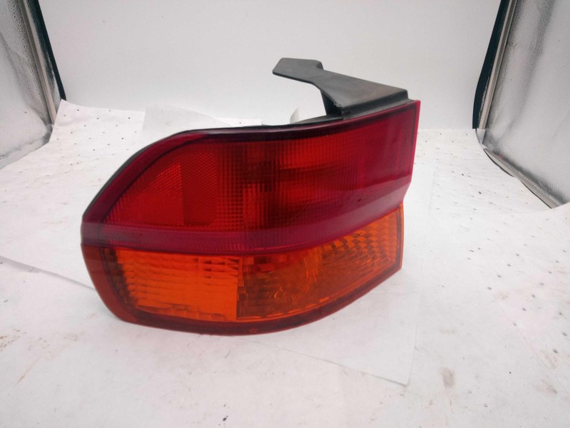 Used Left Tail Light Assembly fits: 2002 Honda Odyssey quarter panel mounted Lef
