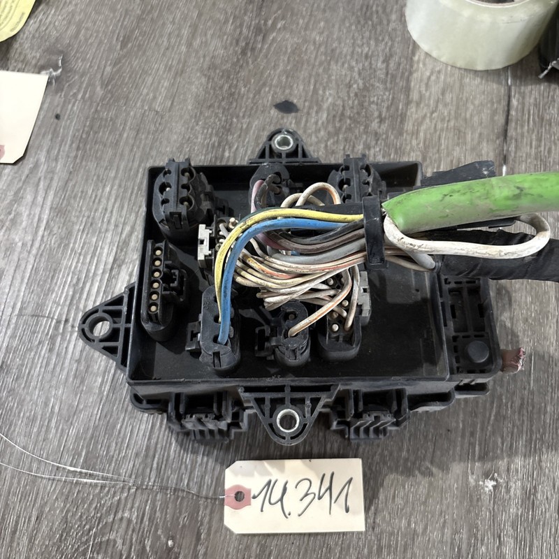 VOLVO VNL FUSE BOX Missing P/N