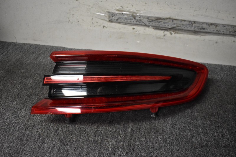 2015-2018 PORSCHE MACAN S TAIL LIGHT ASSY RIGHT SIDE FACTORY OEM