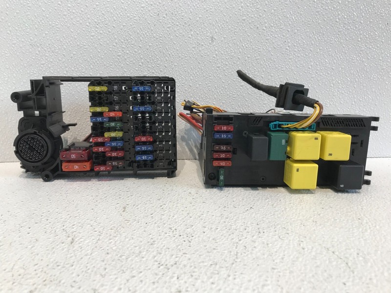 98-03 Mercedes W208 CLK430 E320 CLK320 Front Fuse Box Control OEM 0025451901