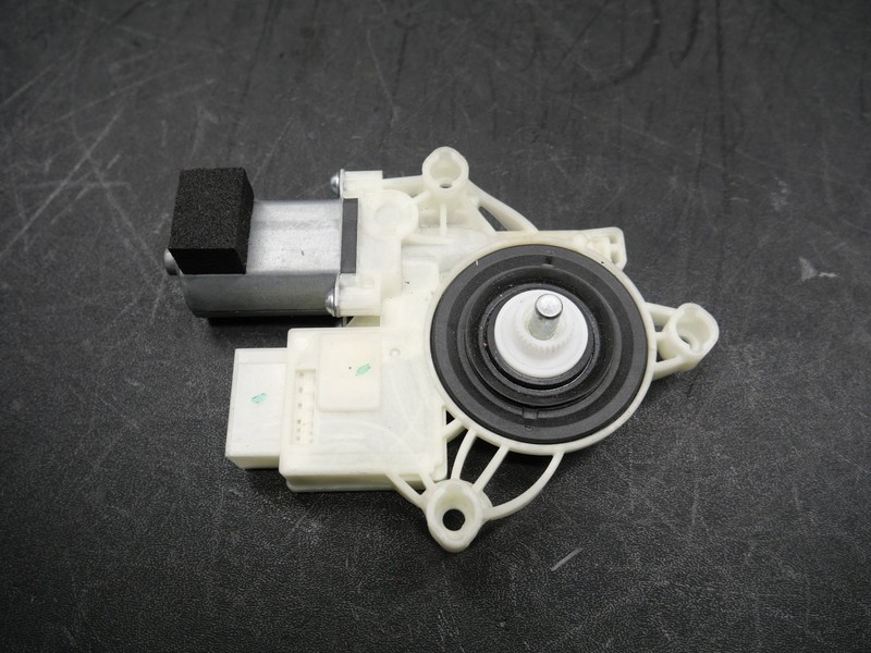 2021-2025 BMW M3 G80 Right Front Window Regulator Motor OEM 61-35-5-A5C-892