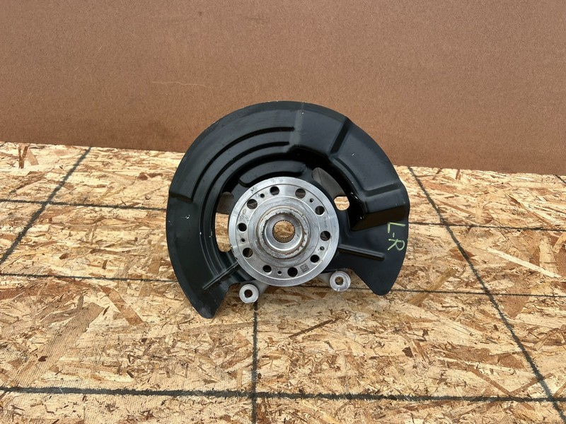 GENESIS GV70 2022-2026 OEM REAR LEFT SPINDLE KNUCKLE W/ BEARING HUB
