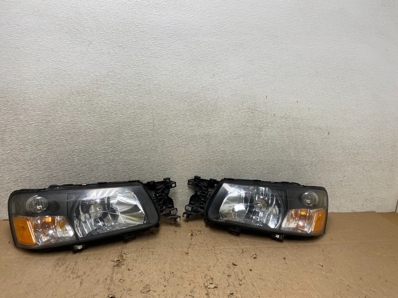 2003 2004 Subaru Forester Left+Right Headlights Halogen W3745 DW