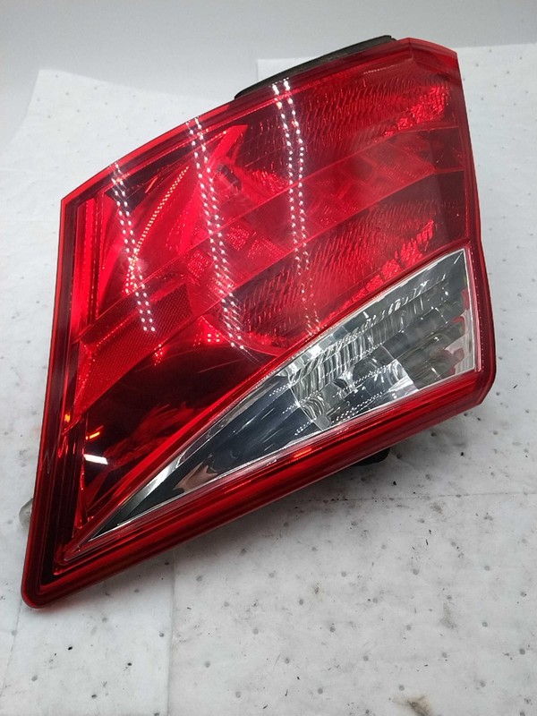 2009 Honda Accord Right Tail Light Assembly OEM 529439 Used 225K Miles