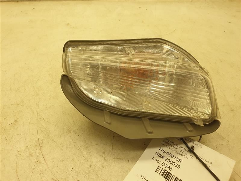 12-14 TOYOTA PRIUS V TWO FRONT BUMPER MOUNTED TURN SIGNAL LAMP ASSEMBLY