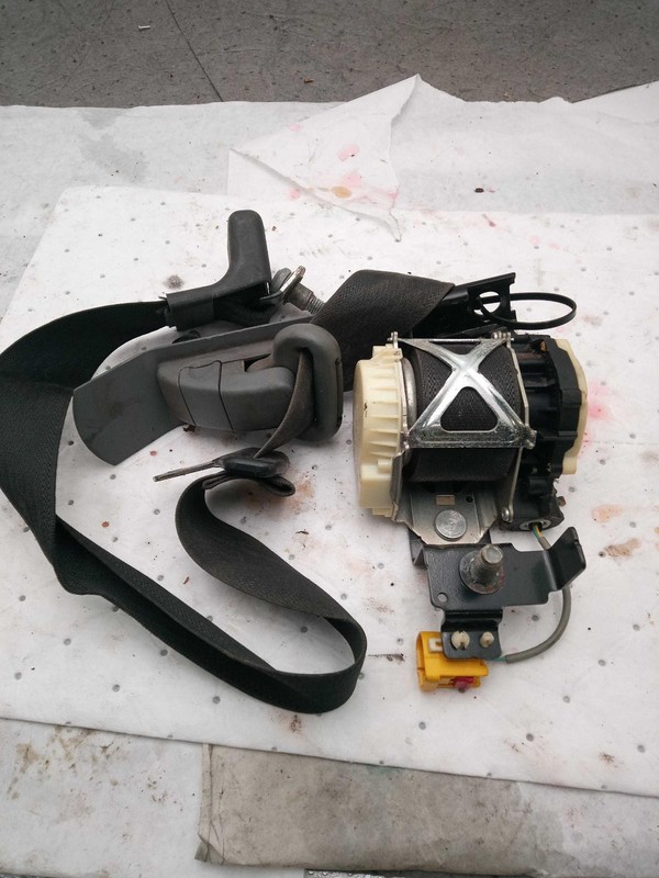 Used Front Left Seat Belt Front fits: 2013 Ford F350SD PICKUP bench seat split 4