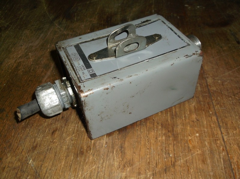 Square D Class 2510 Manual Motor Starter Switch 30A-600VAC 572A *FREE SHIPPING*