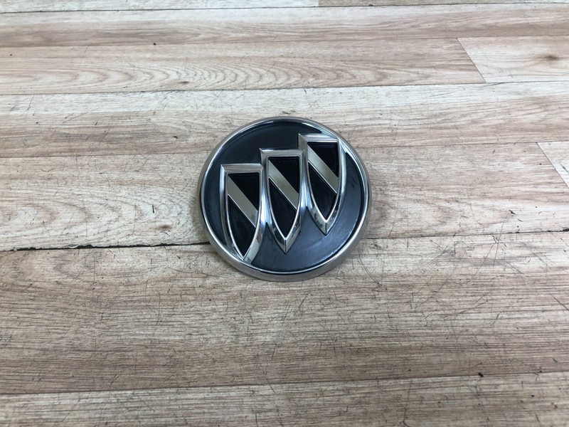 BUICK CASCADA OEM FRONT GRILLE UPPER TOP LOGO EMBLEM SYMBOL BADGE 2016-2019
