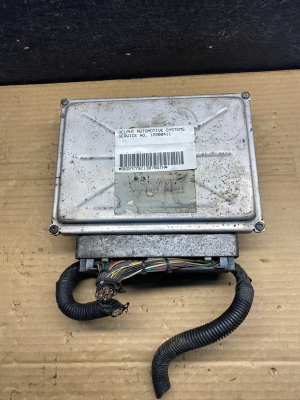 2001-2002 Silverado Tahoe Engine Computer Module 12200411 ECM ECU AE6228 DW