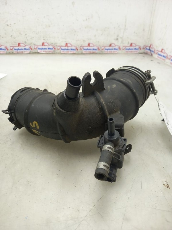 04 TOYOTA RAV 4 2.4L AIR INTAKE HOSE