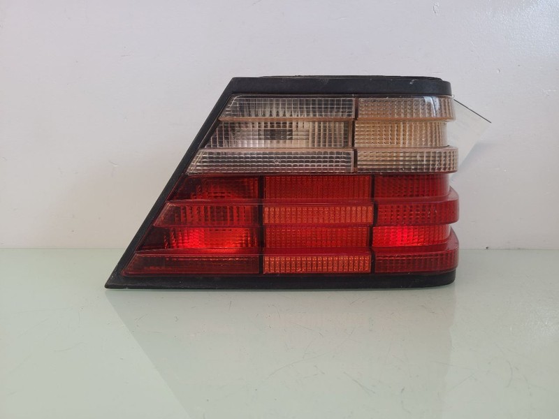 Passenger Tail Light 124 Type E500 Fits 94-95 MERCEDES E-CLASS 549117