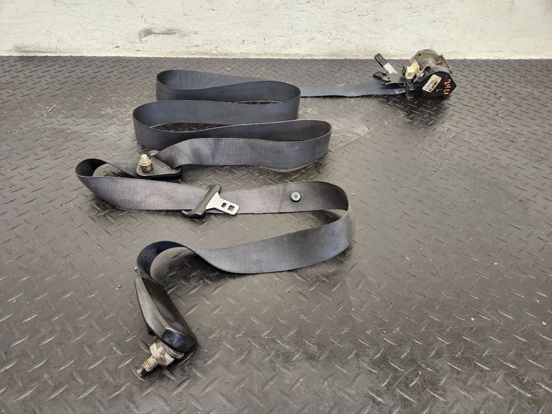 01-04 Ford Escape Front Left Driver Belt Retractor Black OEM 3L8Z78611B69AAC