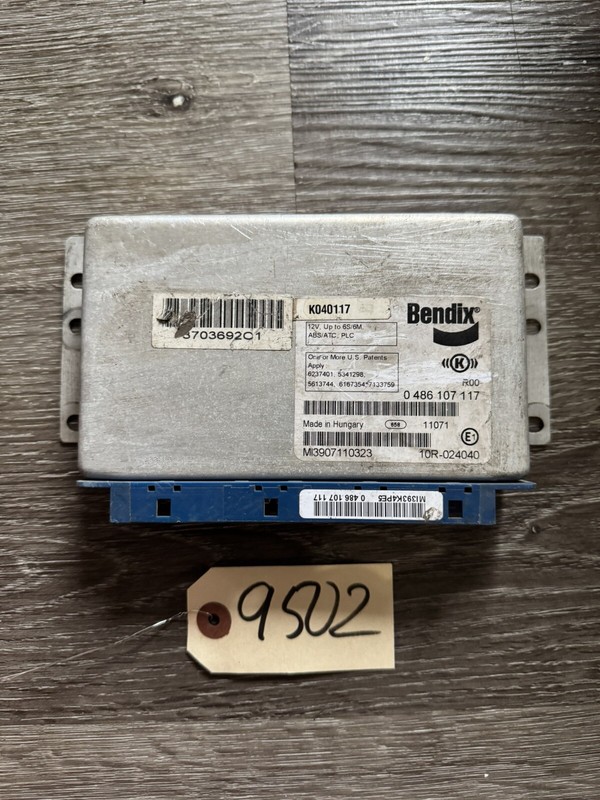 BENDIX ABS CONTROL MODULE - P/N: 3703692C2 K040117 0486107117