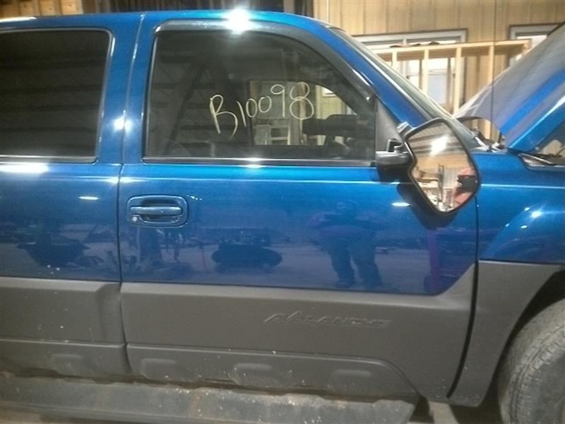 Passenger Front Door With Lower Body Cladding Fits 03-06 AVALANCHE 1500 2330407