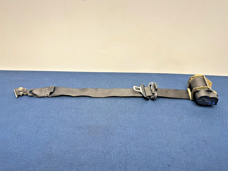 96-02 BMW Z3 Roadster Left Driver Side Seat Belt Tensioner Retractor Black OEM