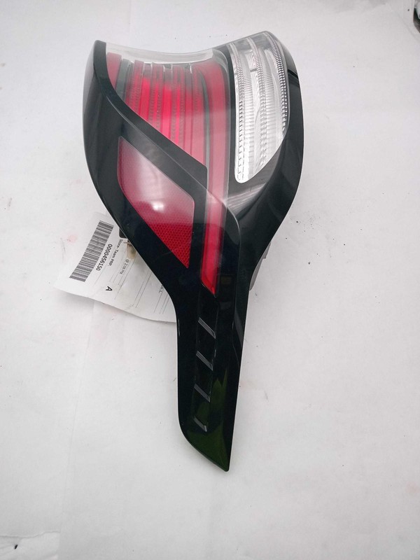 2023 KIA Sportage Left Tail Light Assembly Black LED OEM 7682234 Used