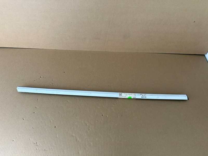 ✅20- 24 Tesla Model Y Front Right Door Window Belt Molding 1621165-70-B OEM