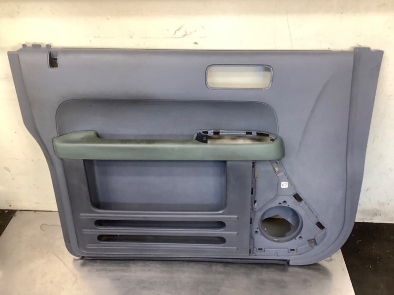 03-06 Element Driver LeftFront doorpanel Gray w green armrest Used OEM