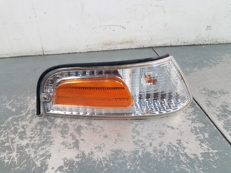 2005 Grand Marquis / Crown Vic Victoria Right Turn Signal / Park Light #9031 G3