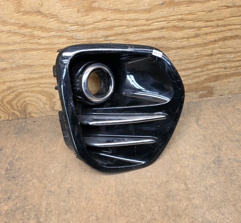 2017 2018 2019 KIA SPORTAGE FRONT BUMPER RIGHT SIDE FOG LIGHT COVER Bezel OEM