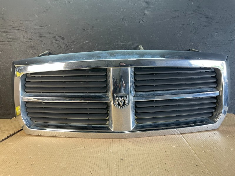2005 to 2007 Dodge Dakota Chrome Front Upper Grill Grille OEM AE3711 DG