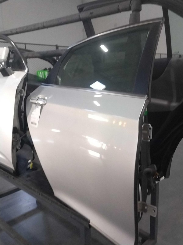2015-2016 Hyundai Genesis Rear Right Door Silver OEM Used 143K Miles
