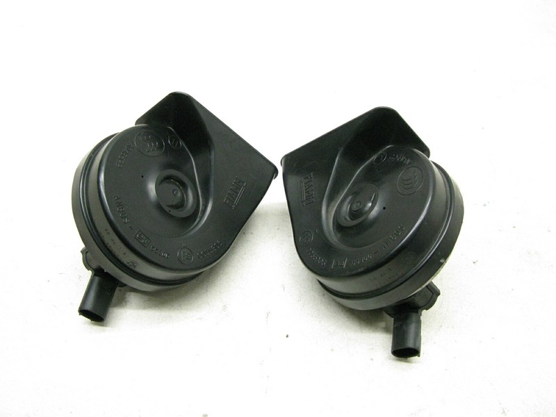 06-11 BMW E90 335i 328i 325i 323i 330i LEFT & RIGHT HORN PAIR SET OEM 110320
