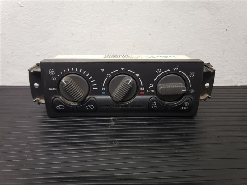00-02 Chevrolet Suburban 1500 Front Auto Temperature Control OEM 15060162