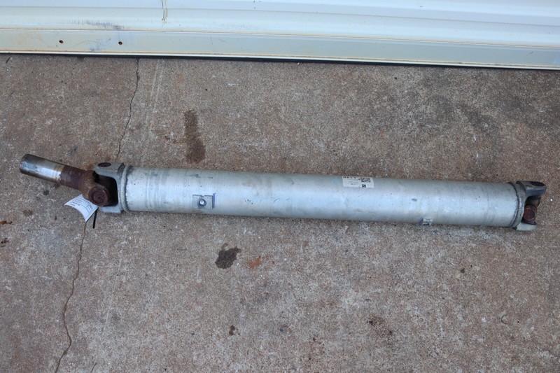 2015-2017 CADILLAC ESCALADE 4WD 6.2L REAR DRIVESHAFT PROPELLER CARDAN OEM