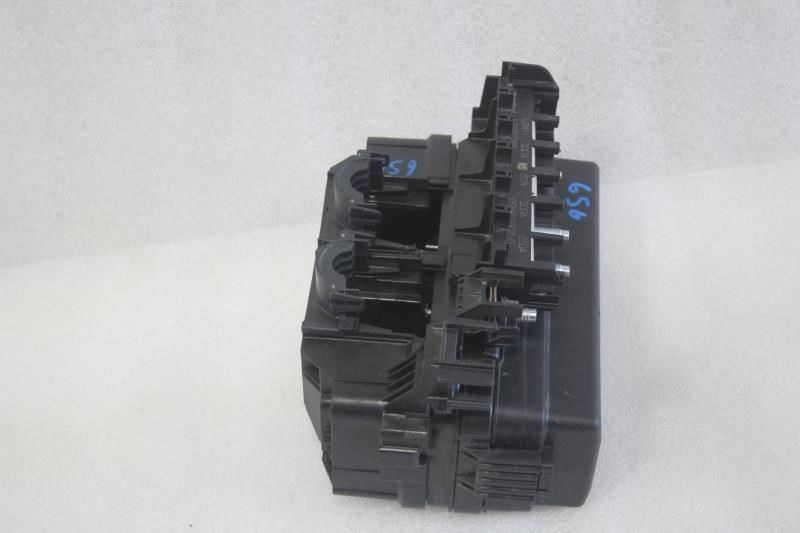 2020 CADILLAC CT5 MOTOR ENGINE FUSE RELAY BOX 84512116