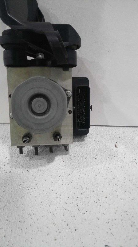 2014 Mercedes-Benz E-Class ABS Hydraulic Assembly OEM 2124310948 Black Used