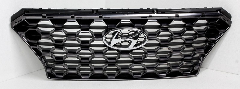 OEM Hyundai Santa Fe (US built) Grille 86350-S2100 Scratches