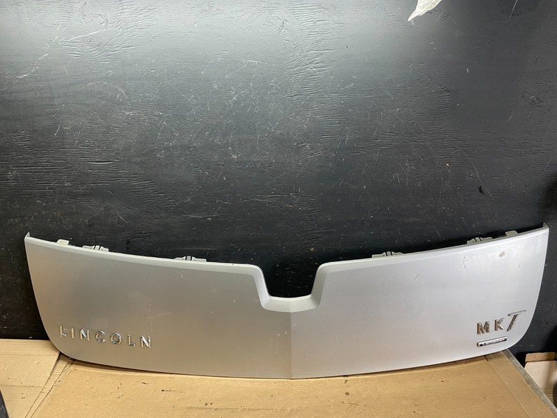 2010 to 2019 Lincoln Mkt Trunk Rear Trunk Panel Trim Panel Molding OEM O8127 DG