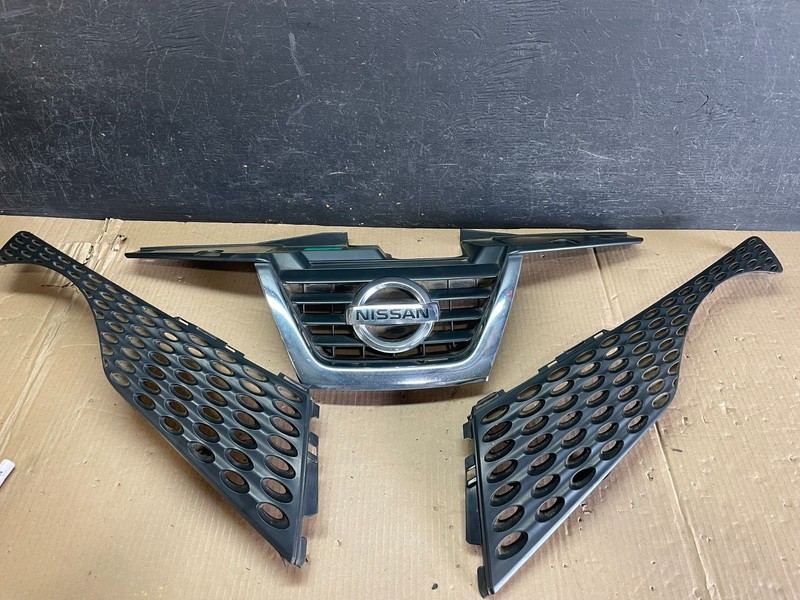 2011 to 2014 Nissan Juke Front Left+Right Upper Grill Grille OEM AE3607 DG