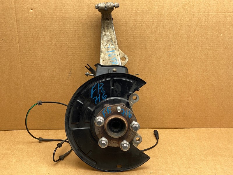 2011-2013 INFINITI M56 FRONT RIGHT PASSENGER SIDE SPINDLE KNUCKLE HUB OEM LOT716