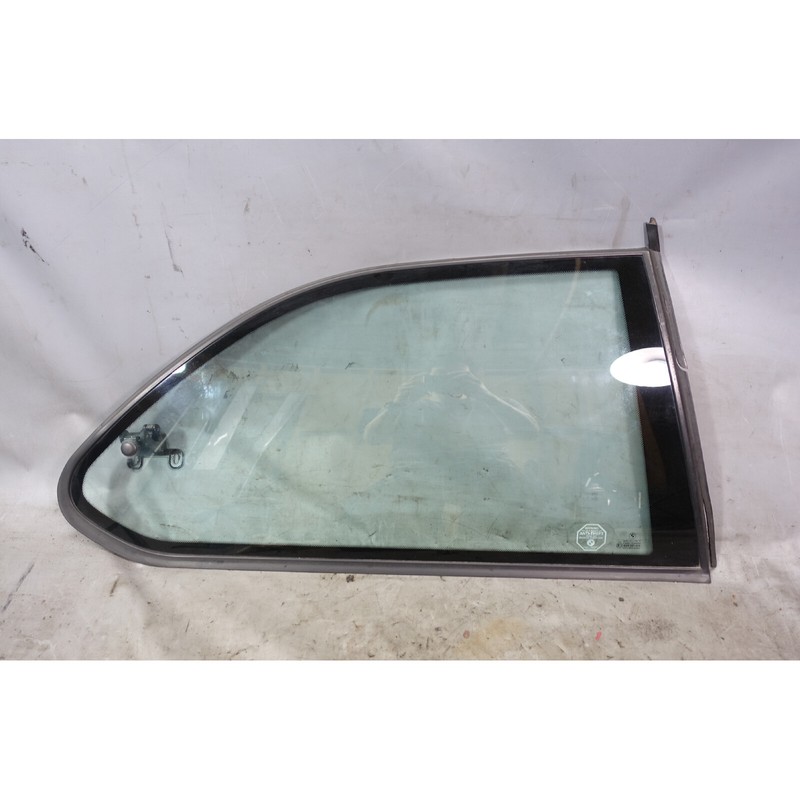 Damaged 1995-1999 E36 318ti Right Rear Vent Window Glass w Gasket OEM