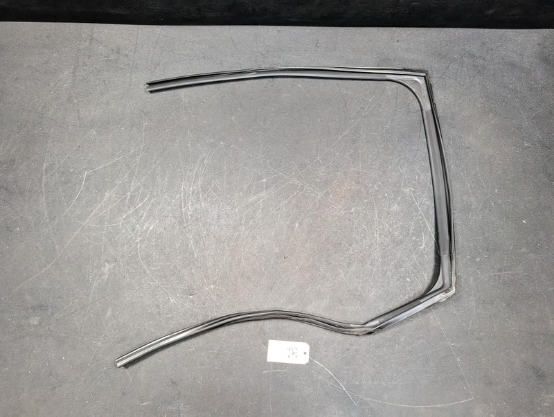 Rear Left Door Window Glass Run Channel 2019 Infiniti QX50 82331-5NA0A 20 - 23