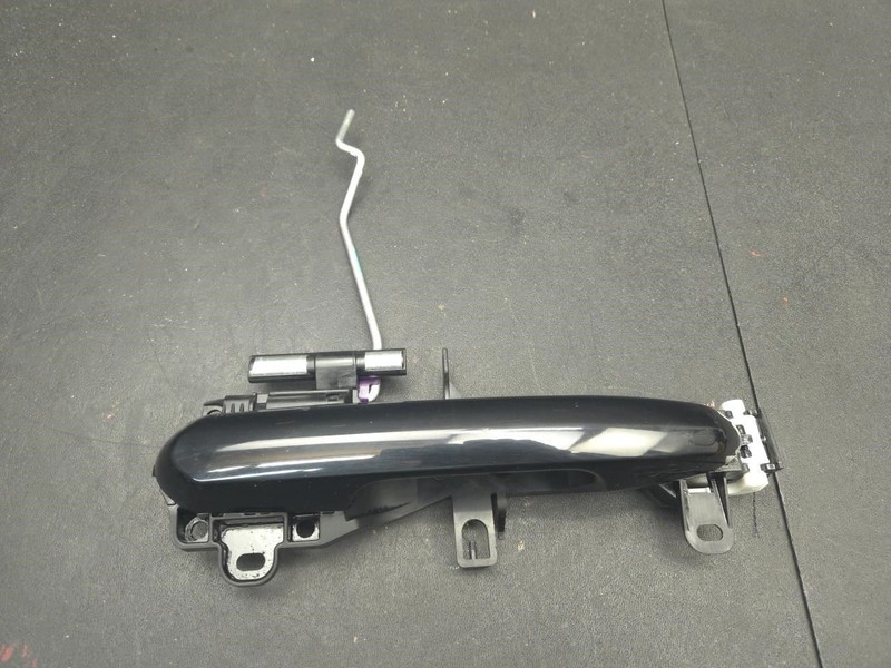 Front Right Door Outside Handle 2023 Toyota RAV4 69211-0R070-C0 2019 - 2025 X