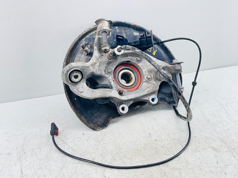 07-14 MERCEDES C300 W204 SPINDLE KNUCKLE HUB W ABS SENSOR REAR RIGHT OEM