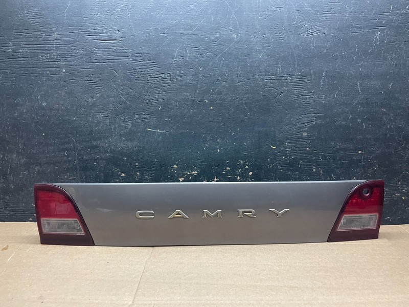 1995 1996 Toyota Camry Center Trunk Rear Tail Light Y9247 DG