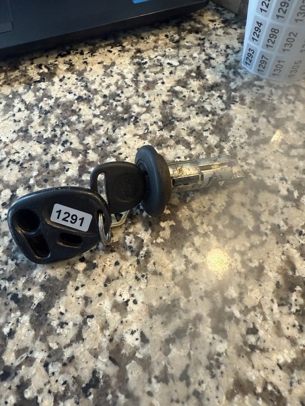 Ignition Switch Fits 00-05 BLAZER S10/JIMMY S15 421337