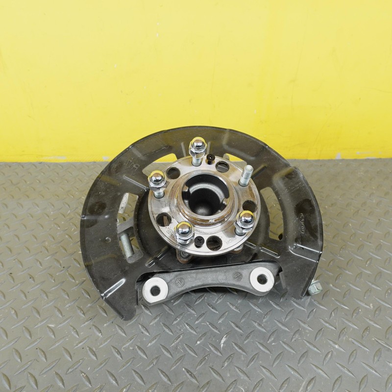 2021-2025 HYUNDAI SANTA FE REAR RIGHT SPINDLE KNUCKLE HUB OEM 51711S2EA0
