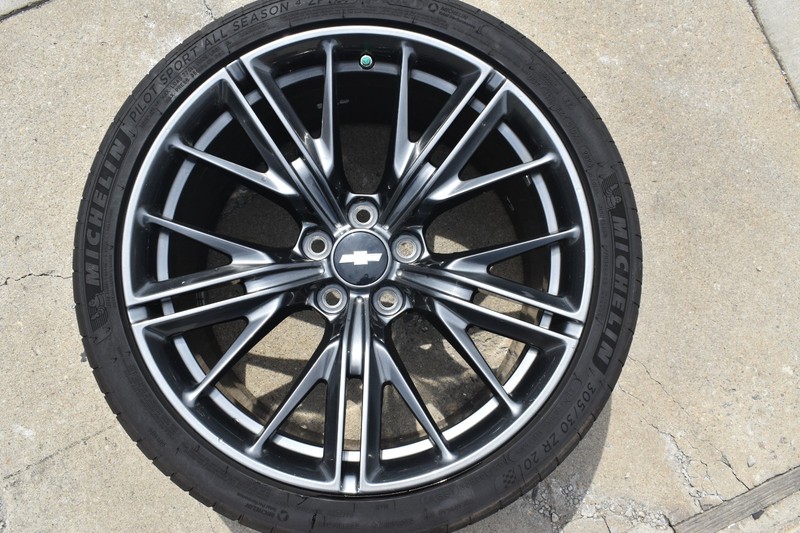 2016-2024 Chevrolet Camaro ZL1 20x10 Black Wheel 20" Rim USED GM 23442882