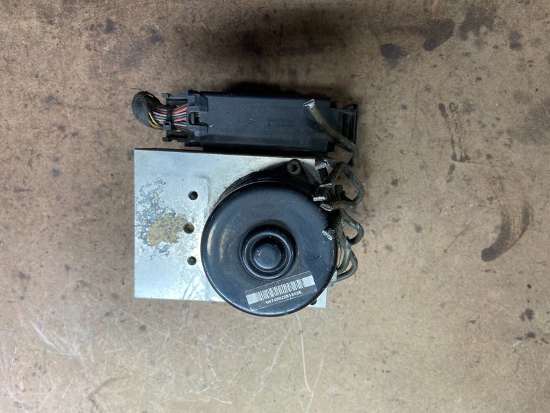 2002 to 2005 Mercedes C230 C240 C-Class ABS Pump Module a0325459132 M1216 DG